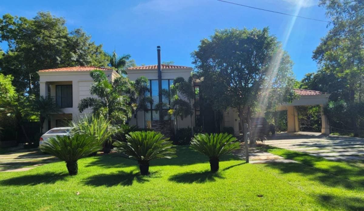 VENDO RESIDENCIA DE ESTILO TOSCANO EN BARRIO CERRADO SURUBI`I – 3