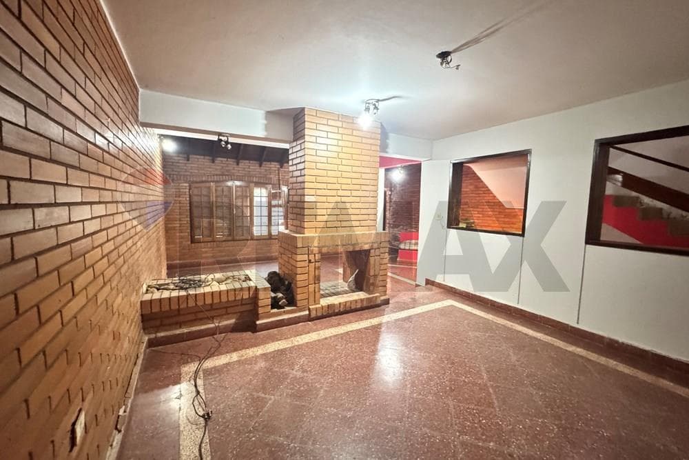 CASA EN VENTA – LAMBARÉ (PROPIEDAD EN ESQUINA) – 3