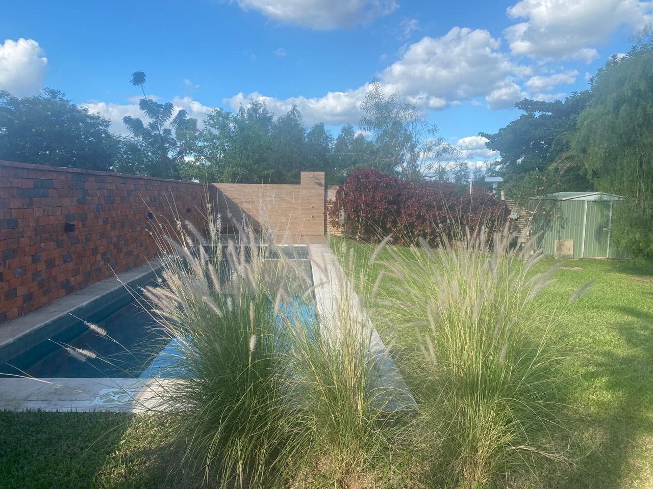 Casa en Alquiler, toda en planta baja, de 3 hab, Surubi'í.