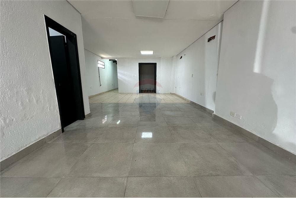 ALQUILO LOCAL ESPECIAL PARA BANCO, OFICINAS – 3