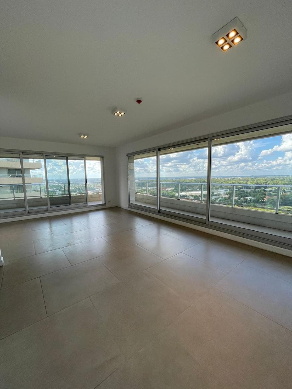 Alquilo Hermoso y Amplio Dpto de 2 Habit en Suite en Los Patos