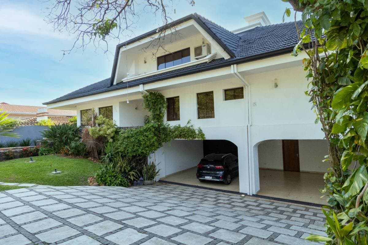 EXCLUSIVA RESIDENCIA EN VENTA – 3