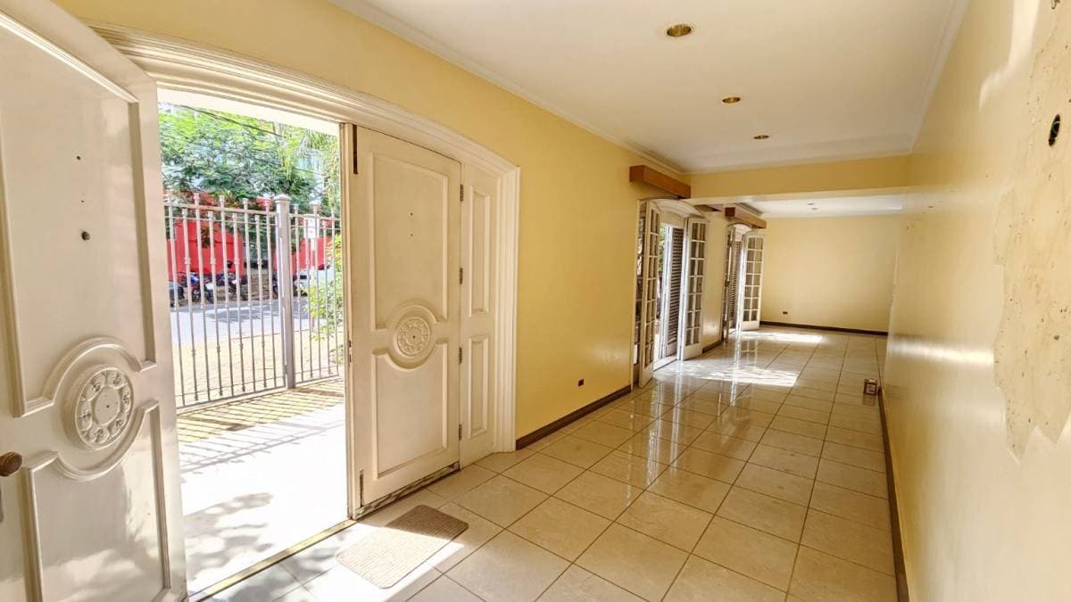 Alquilo Residencia en Villa Morra Ideal para Oficina o Vivienda – 3