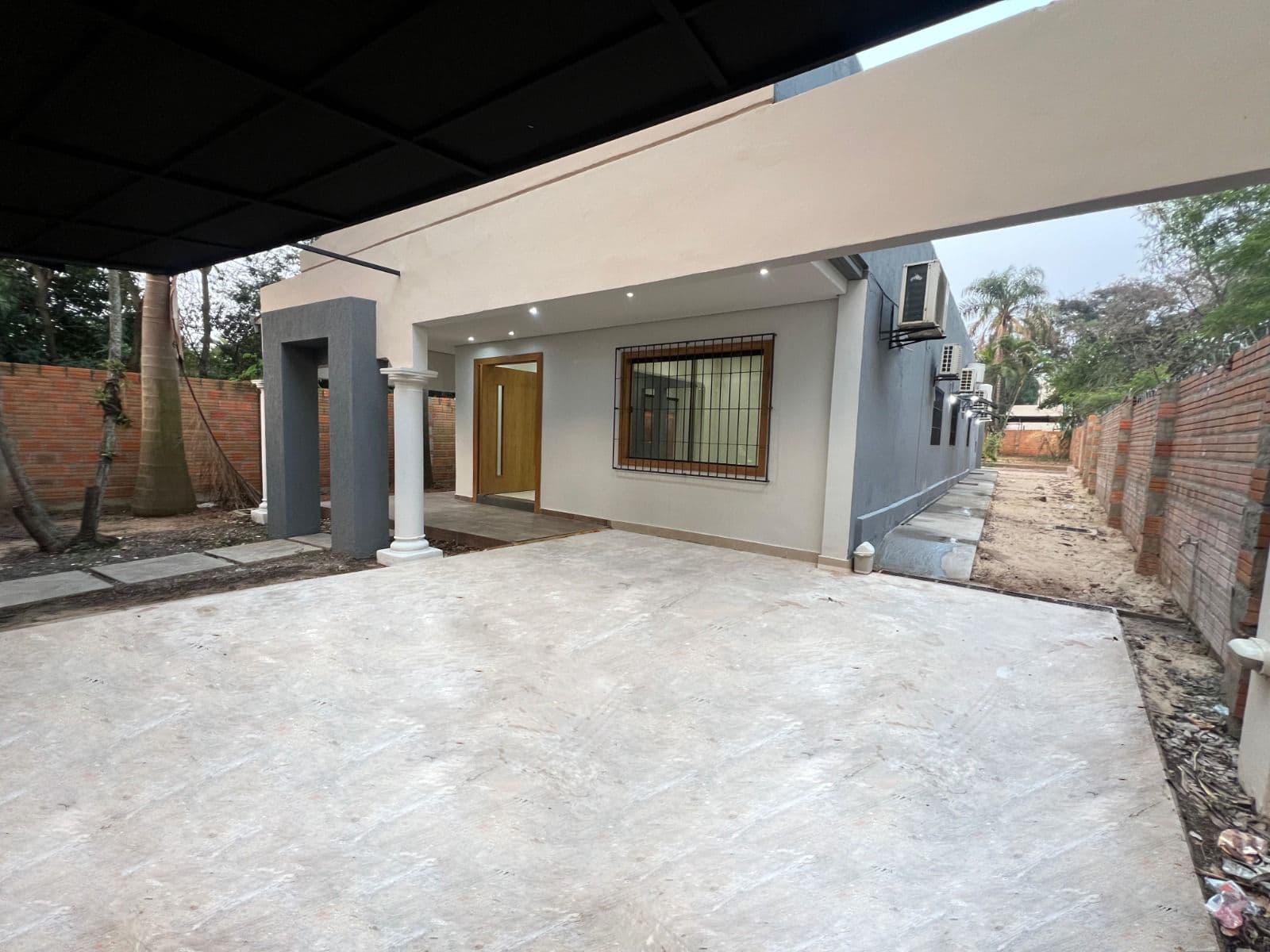 ALQUILO HERMOSA CASA TOTALMENTE REMODELADA EN LUQUE