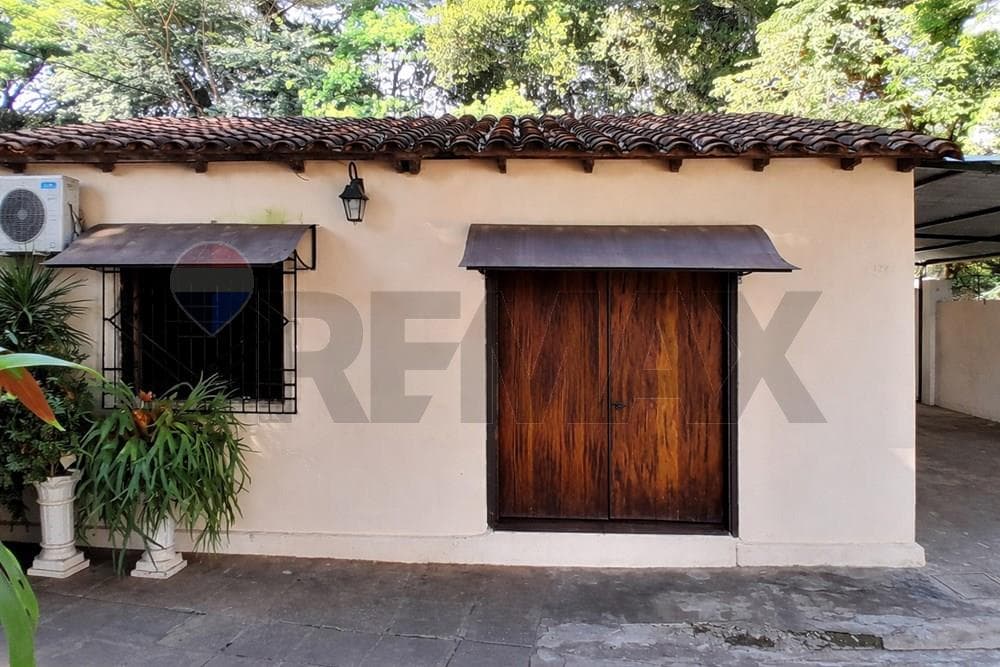 VENDO AMPLIA CASA EN REDUCTO – 2