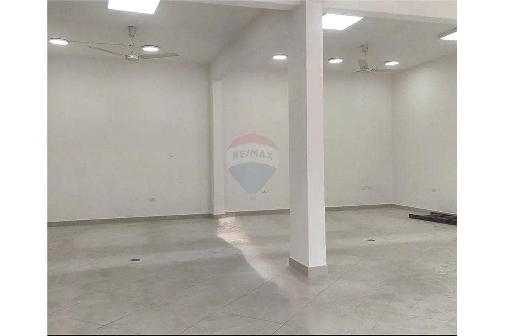 Salón Comercial en Lambare con excelente ubicación – 3