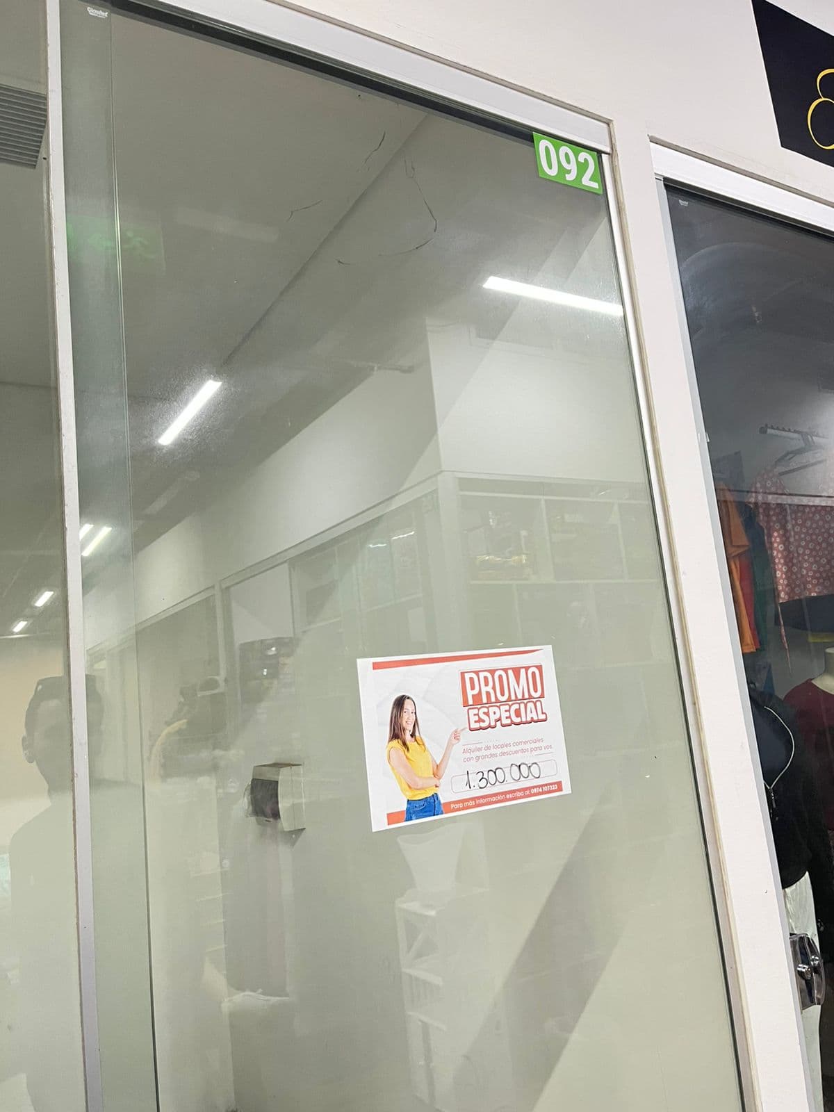 Vendo Salón Comercial En Galeria M4 (mercado 4) – 2