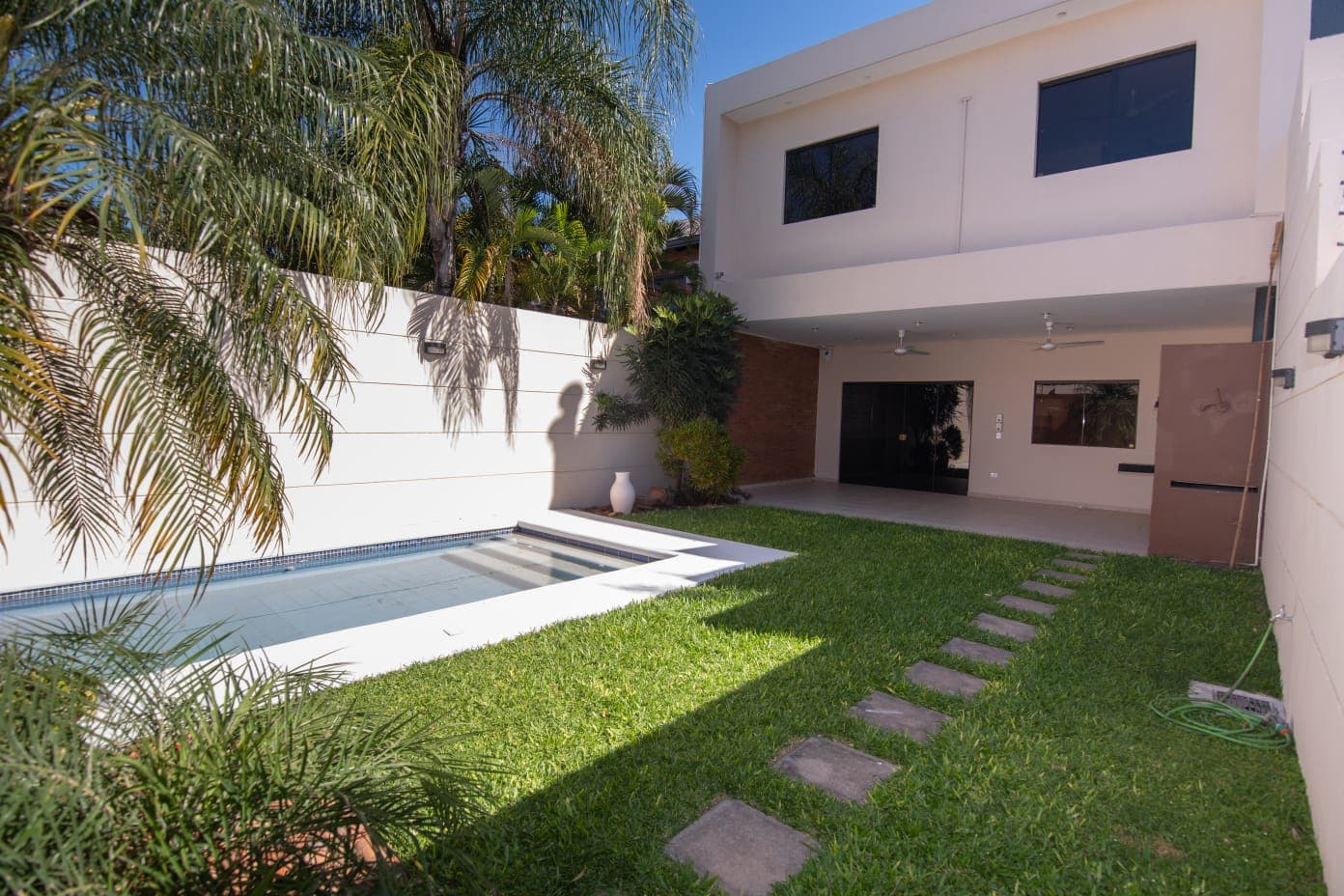 ALQUILO HERMOSA CASA PAREADA – 2