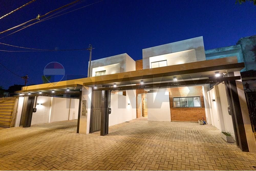 CASA PAREADA A ESTRENAR En venta casa pareada - zona Shopping Mariscal Lopez.