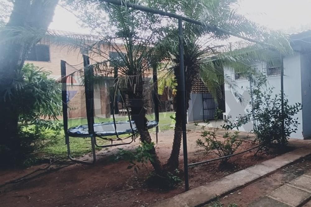 ALQUILO HERMOSA RESIDENCIA EN LAMBARE – 3