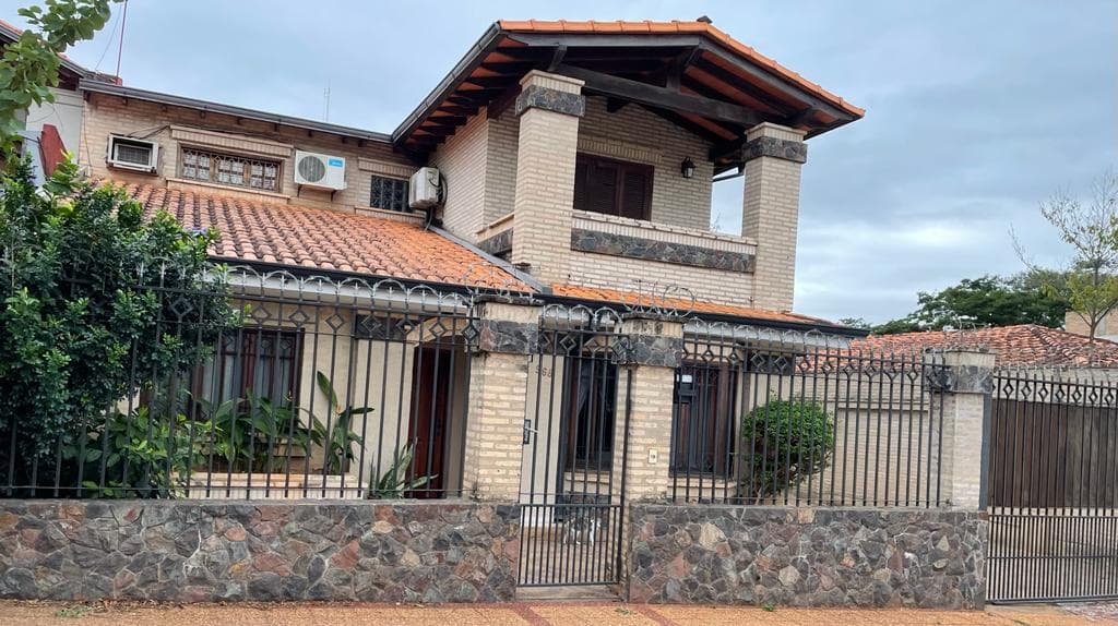 Residencia EN VENTA - Lambaré