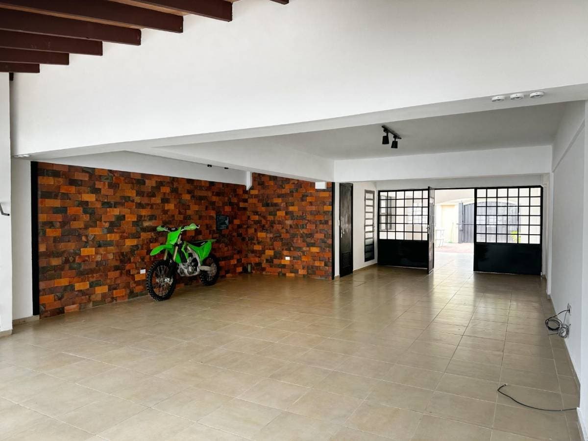 ALQUILO TRIPLEX EN BARRIO MCAL ESTIGARRIBIA – 3