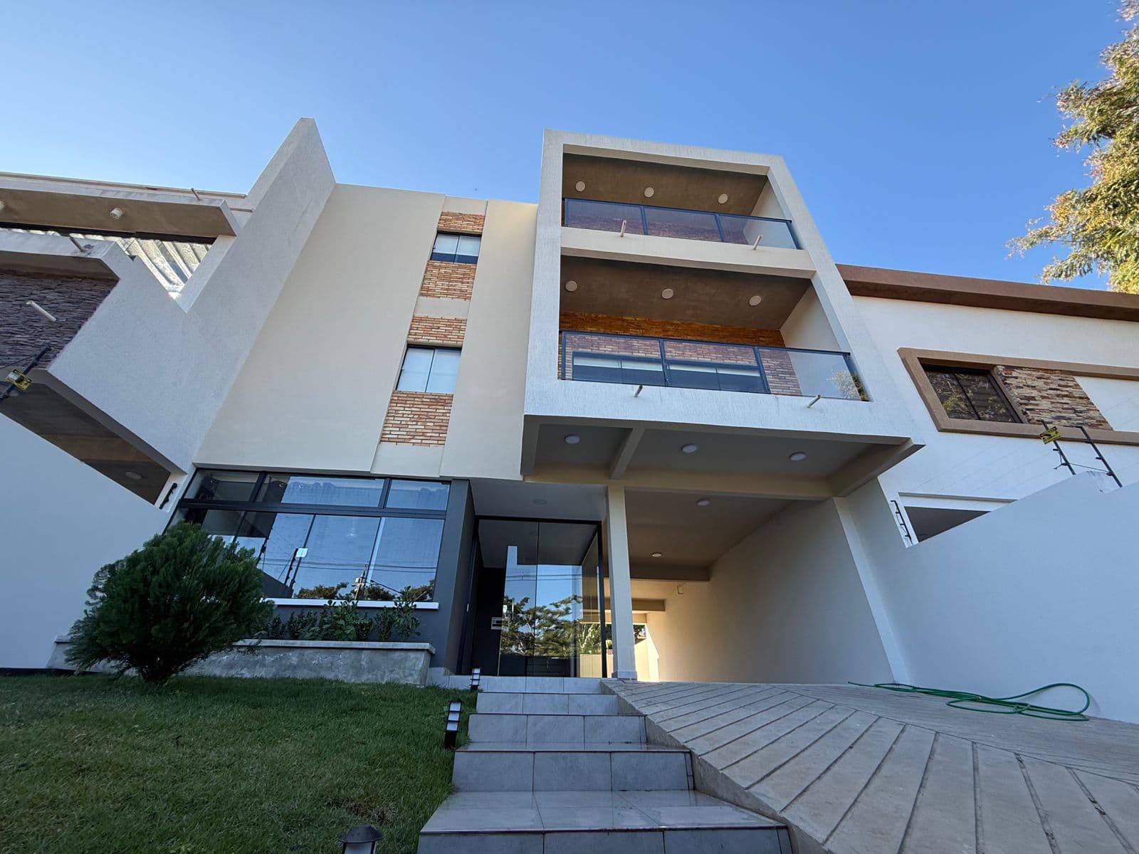 Alquiler De Monoambiente, Lambare, Zona Yacht