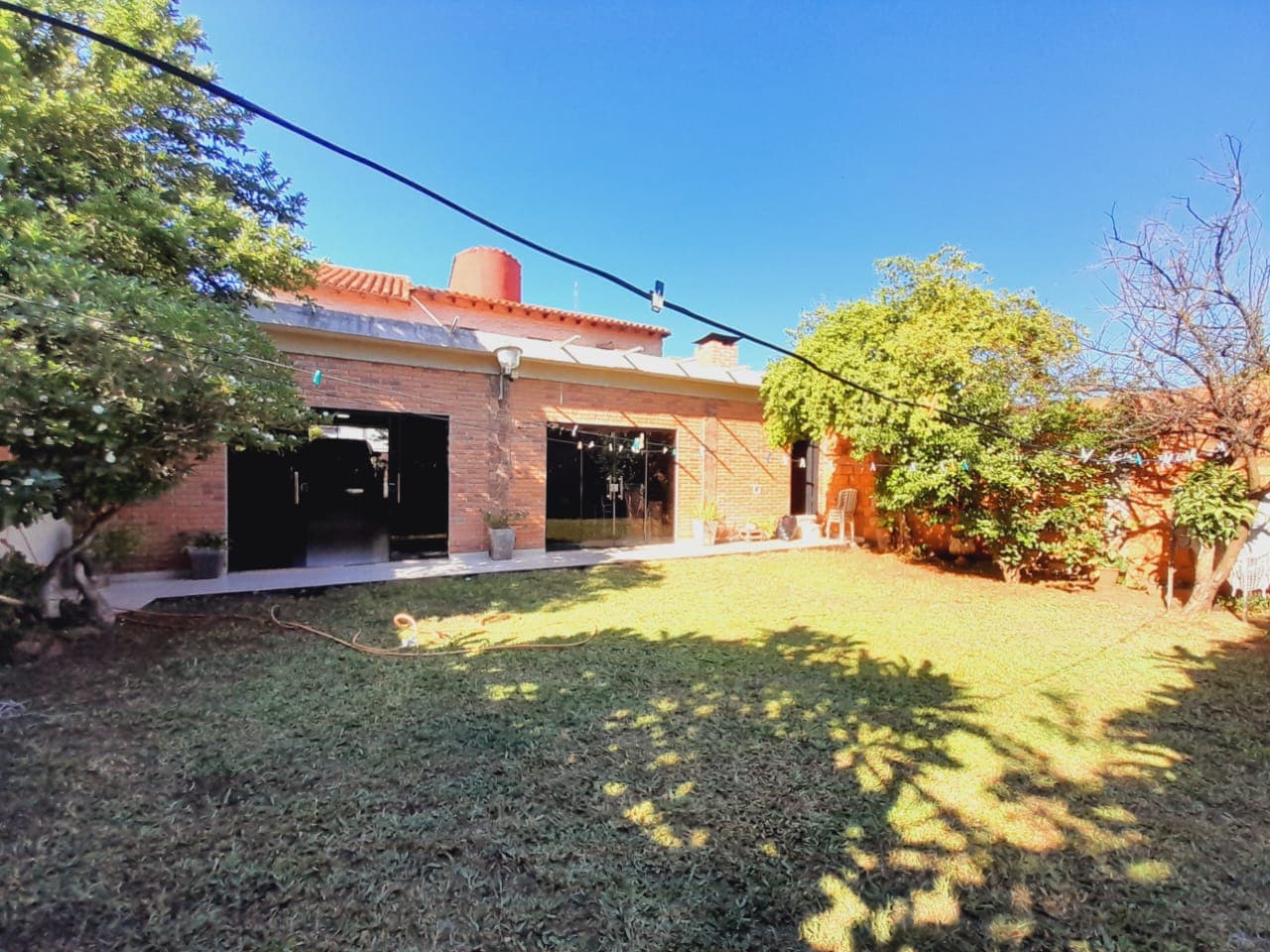 Vendo Amplia y Cómoda Casa en Lambaré, Zona Super Pueblo