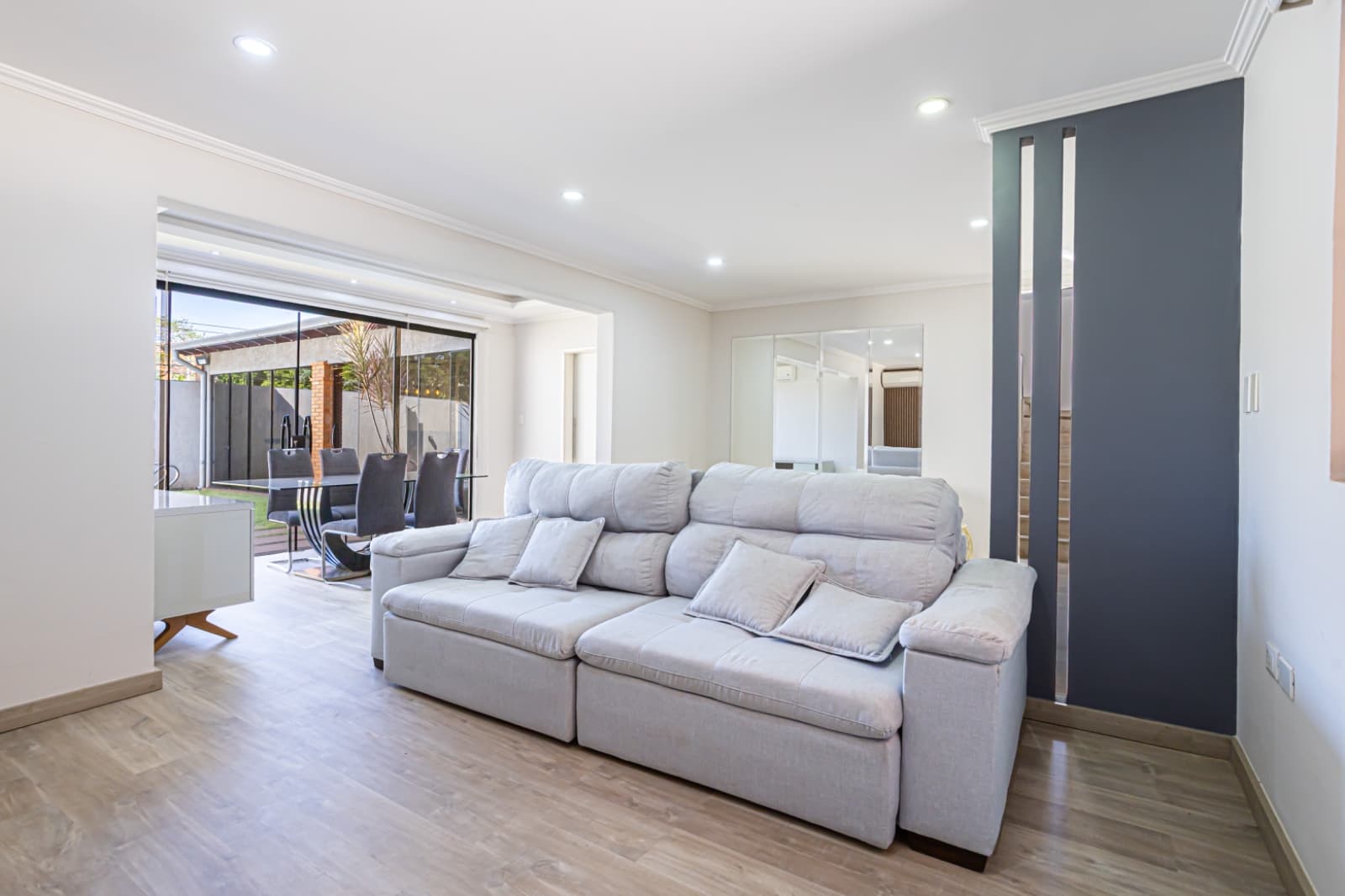 CASA DE 3 DORMITORIOS CON PISCINA EN CONDOMINIO – 3
