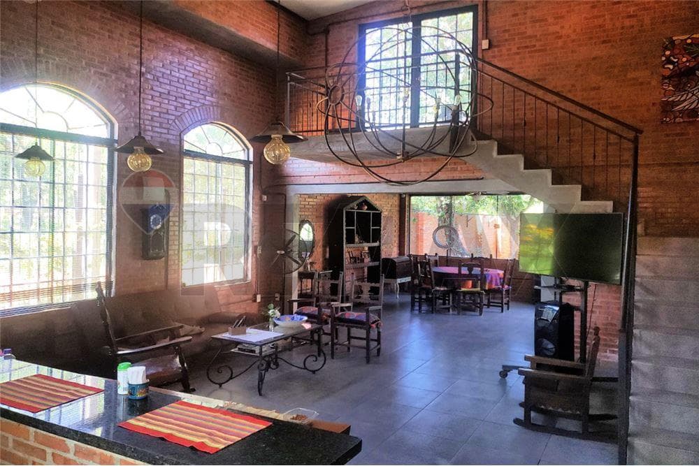 HERMOSA RESIDENCIA ESTILO RUSTICO INDUSTRIAL EN LUQUE – 3