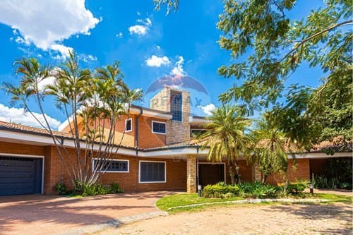 VENTA DE AMPLIA RESIDENCIA