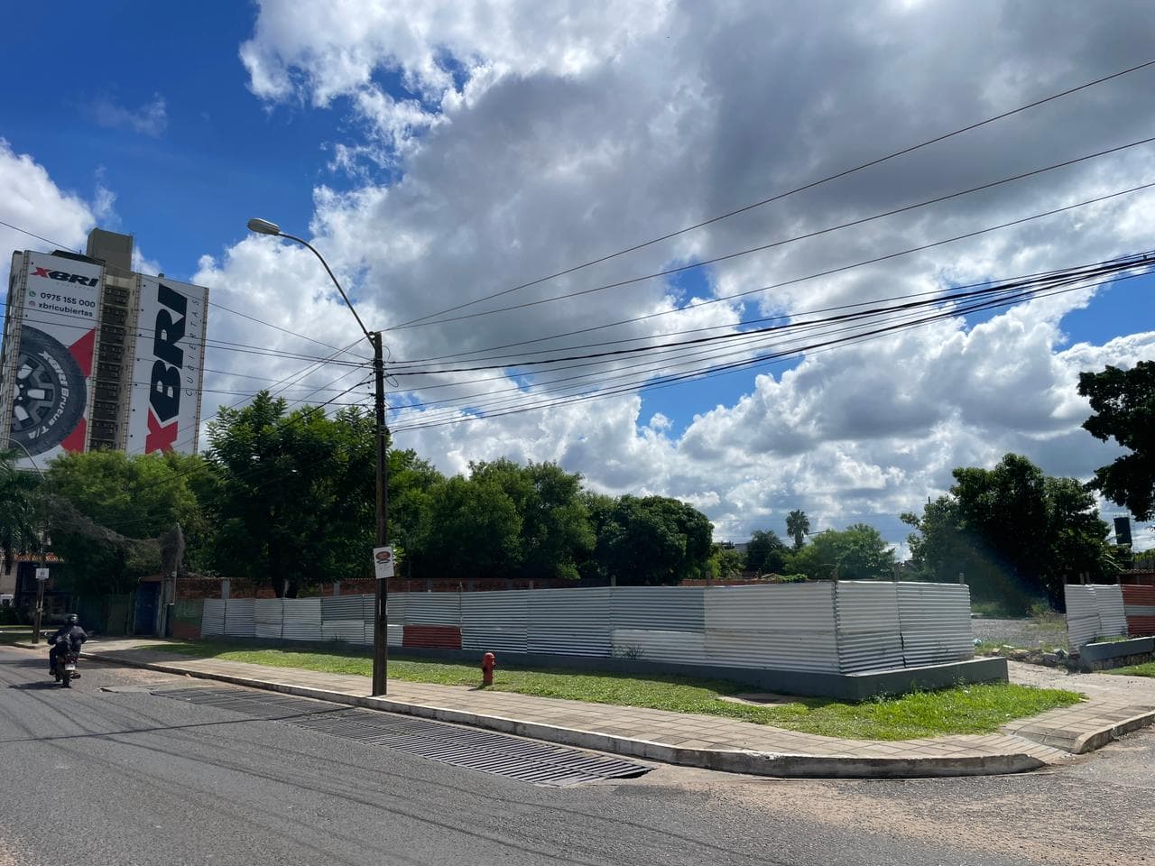 ALQUILO AMPLIA PROPIEDAD PARA INVERTIR EN BARRIO SAN JORGE ASUNCIÓN