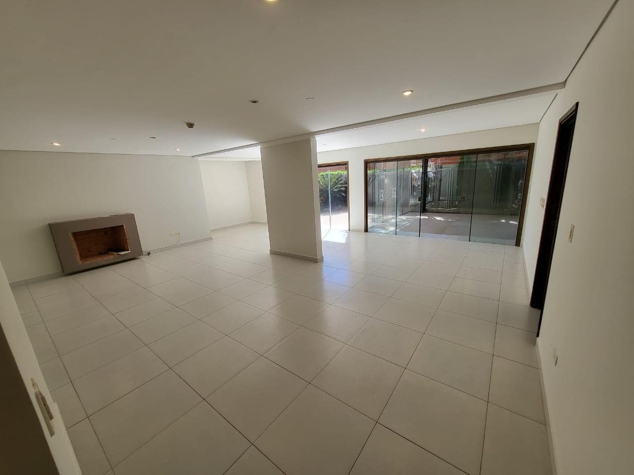 Alquilo Hermosa Casa En Condominio Mcal Estigarribia. – 2