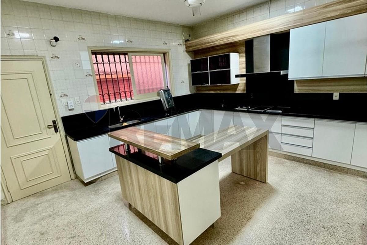 RESIDENCIA EN ALQUILER - MBURICAO – 3