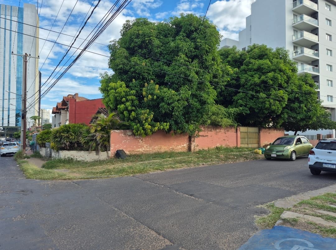 Terreno De 300 M2 En Esquina A 100 Metros De Aviadores Del Chaco