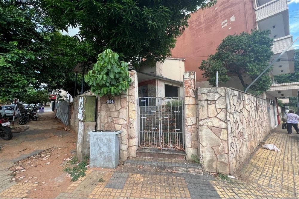 VENDO TERRENO SOBRE CERRO CORA EN ESQUINA – 2