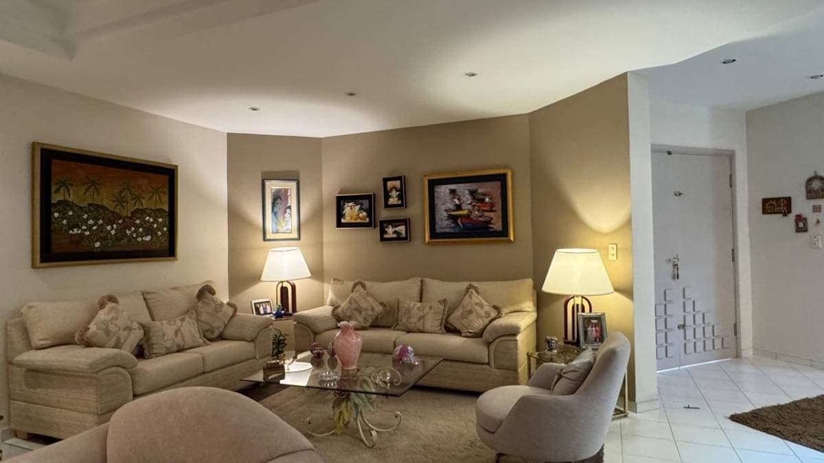 VENDO HERMOSA CASA EN EL BARRIO LAS LOMAS, ZONA BCP – 2