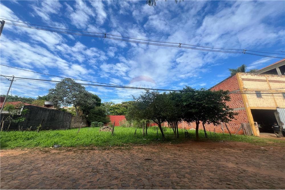 Vendo terreno en Laurelty - Luque – 2