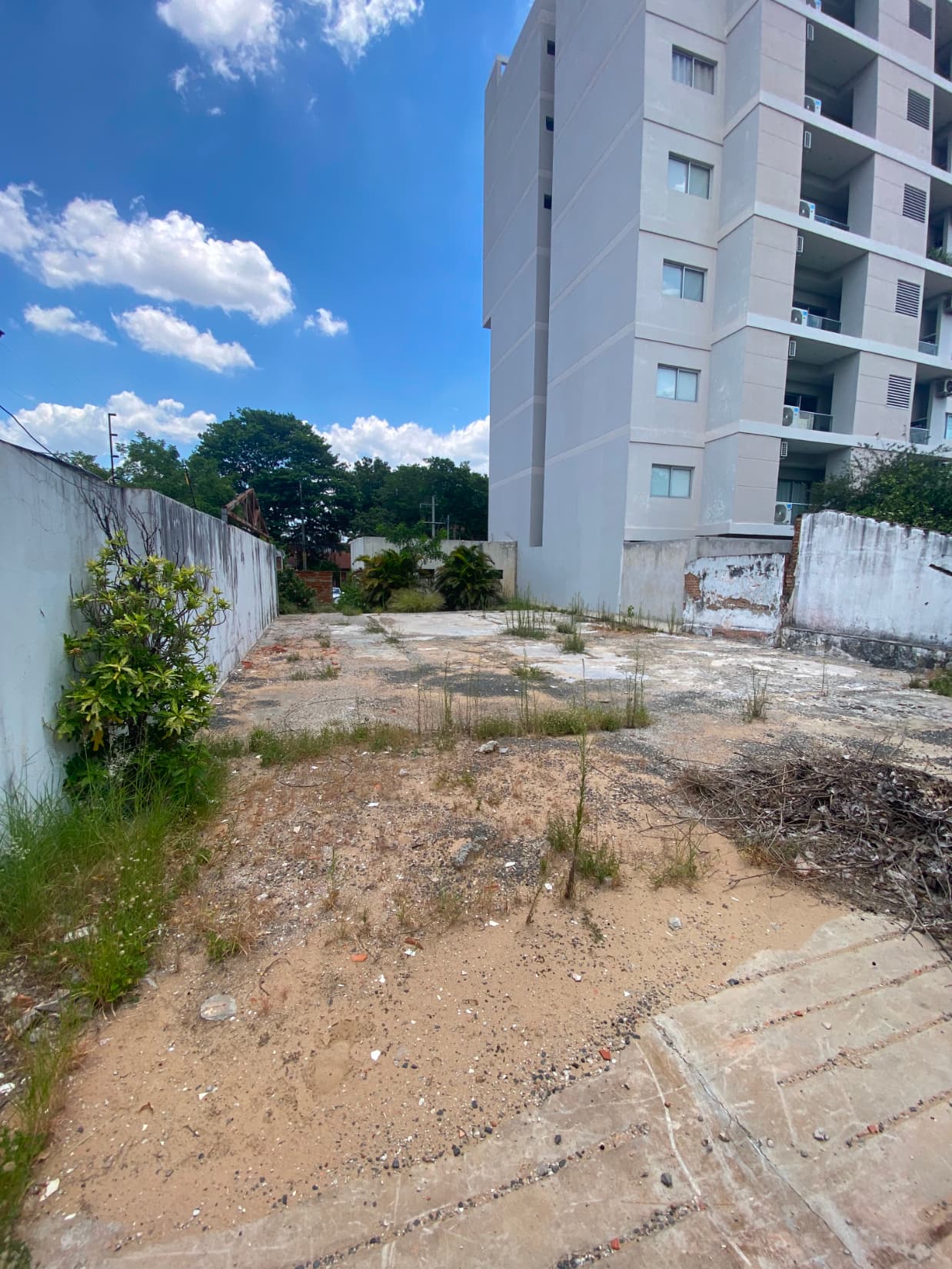 VENDO TERRENO EN BARRIO RECOLETA EN LA CIUDAD DE ASUNCION