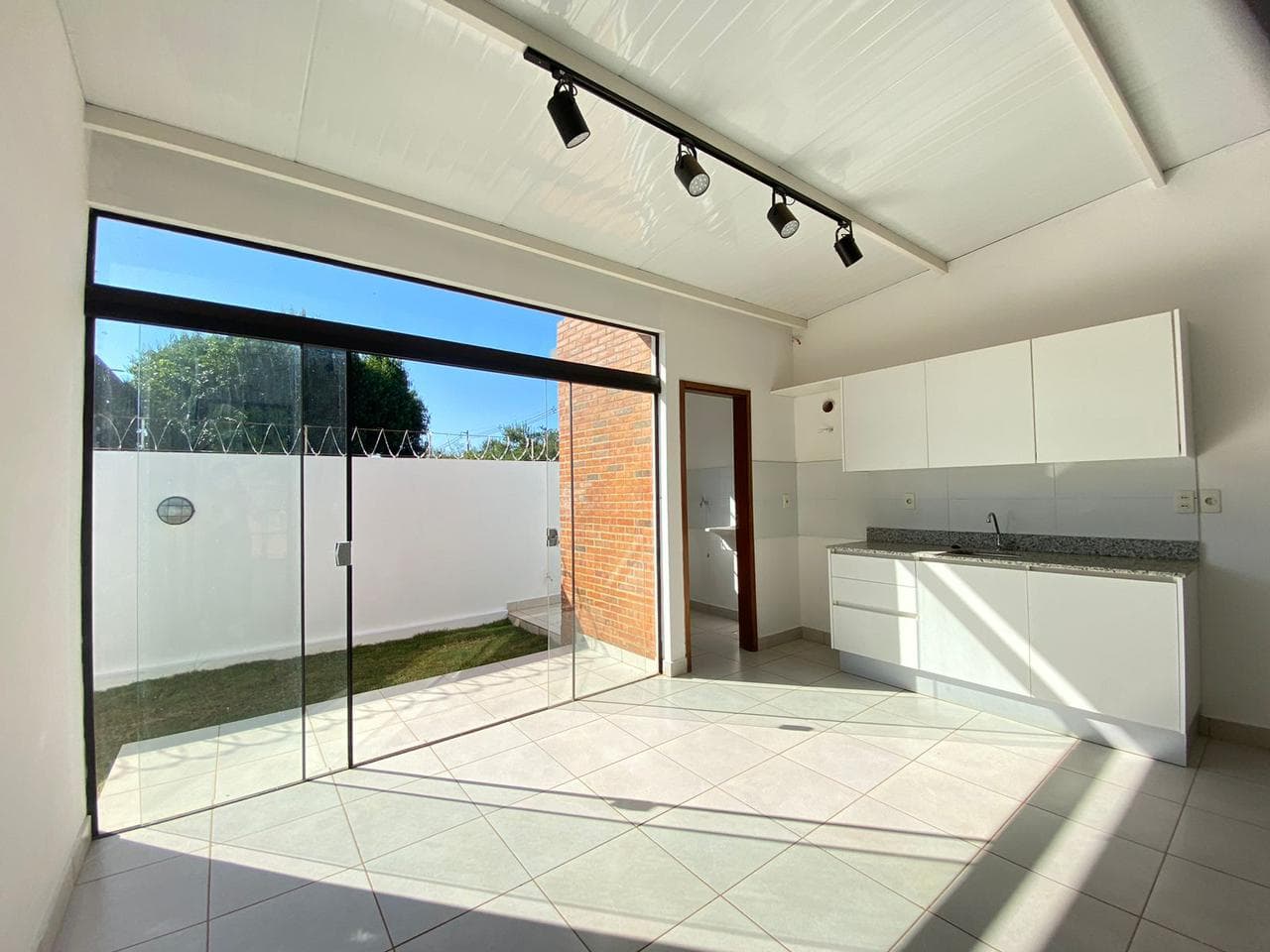 VENDO CHALET EN LAURELTY LUQUE – 2