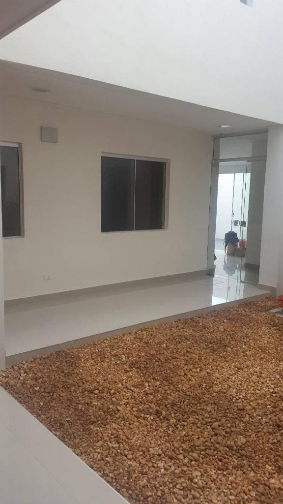 Alquiler – Oficina Sobre Avenida General Santos – 2