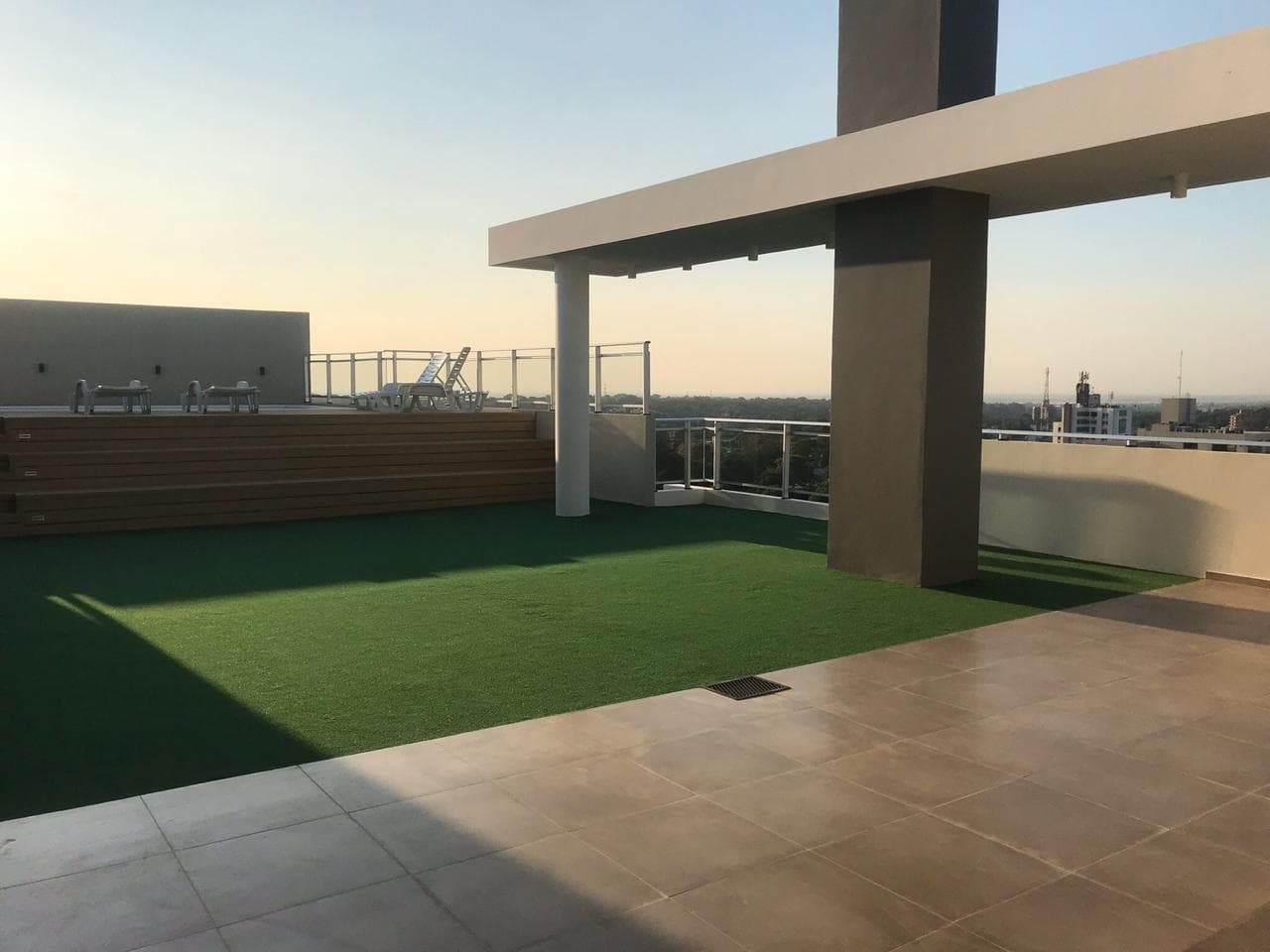 Amplio dpto de 3 habitaciones en villa Morra