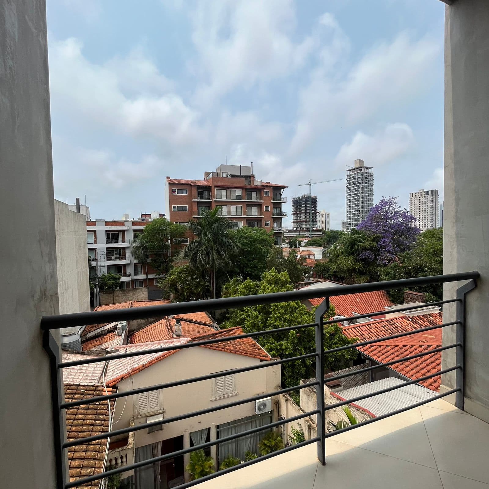 VENDO DEPARTAMENTO DE DOS DORMITORIOS EN BARRIO LAS LOMAS ZONA BCP