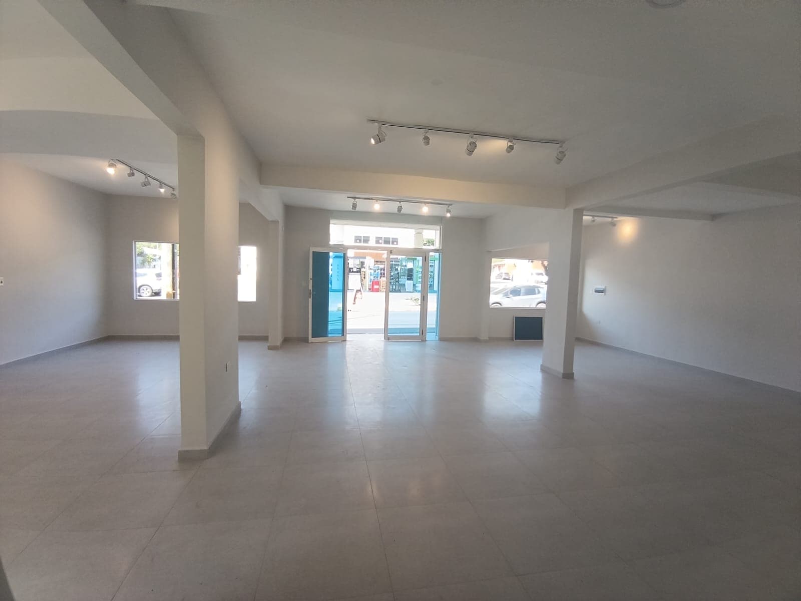 Alquiler De Salón Comercial U Oficina – Fernando De La Mora Zona Sur – 2