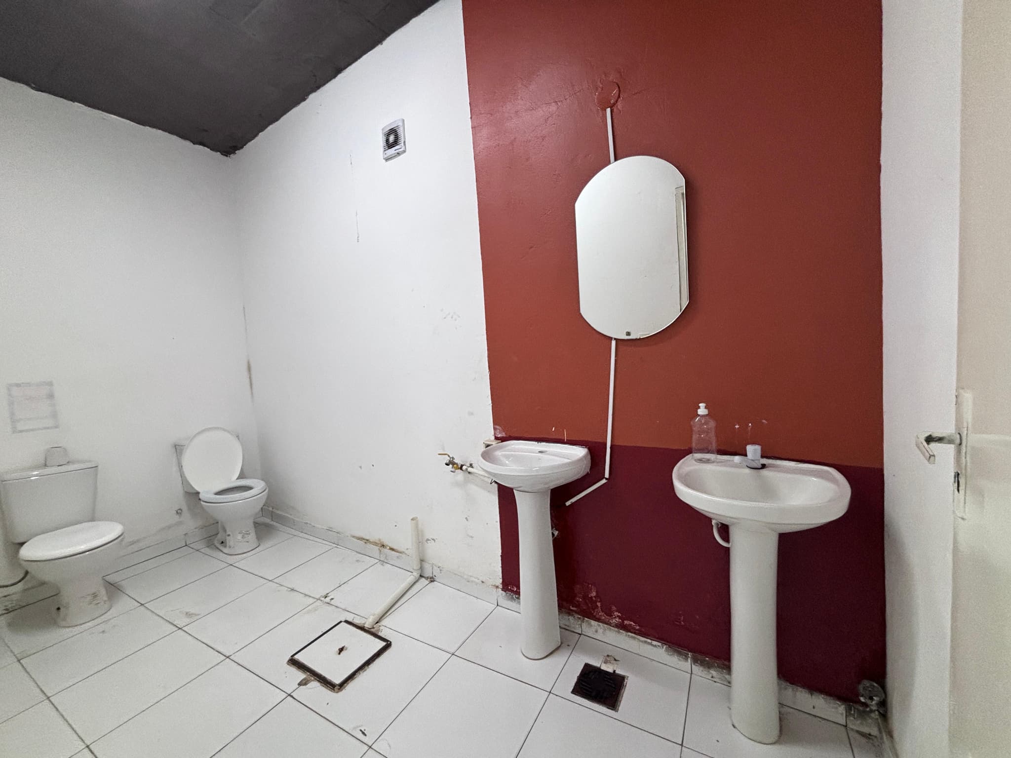 SALÓN COMERCIAL EN FDO. DE LA MORA – 3