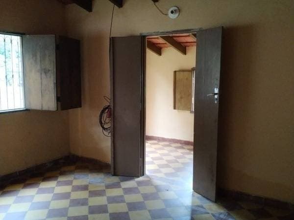 Casa a demoler o refaccionar en amplio terreno - Lambaré – 2
