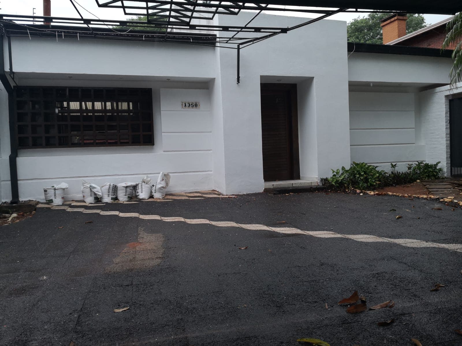 Exclusiva Oportunidad: Casa de Ensueño en Lambaré – Ubicación Privilegiada Zona Canal Trece – 2