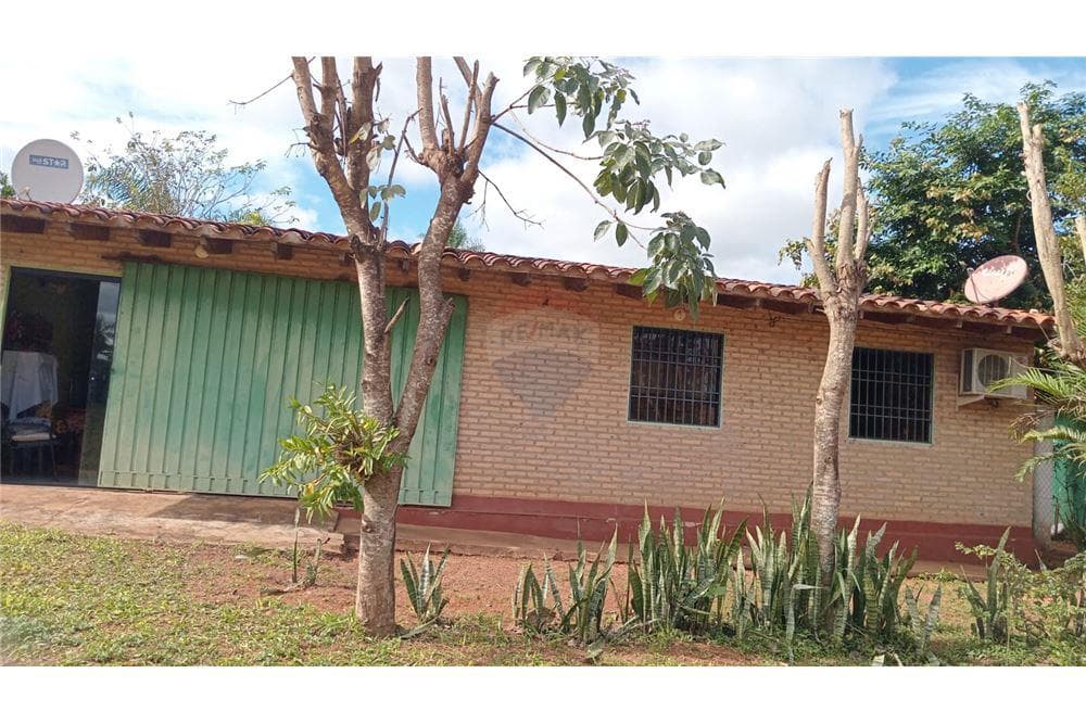 VENDO CASA EN YAGUARON KM 54 A 150 M DE RUTA Nº 1