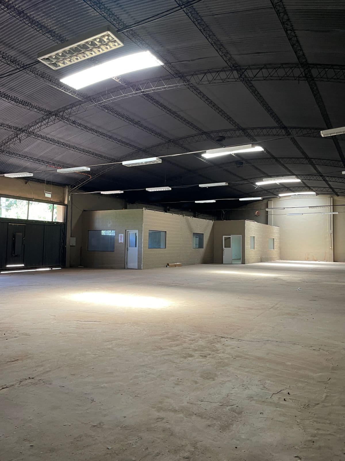 Alquilo amplio depósito en Fernando zona Norte - Ex Venser – 2