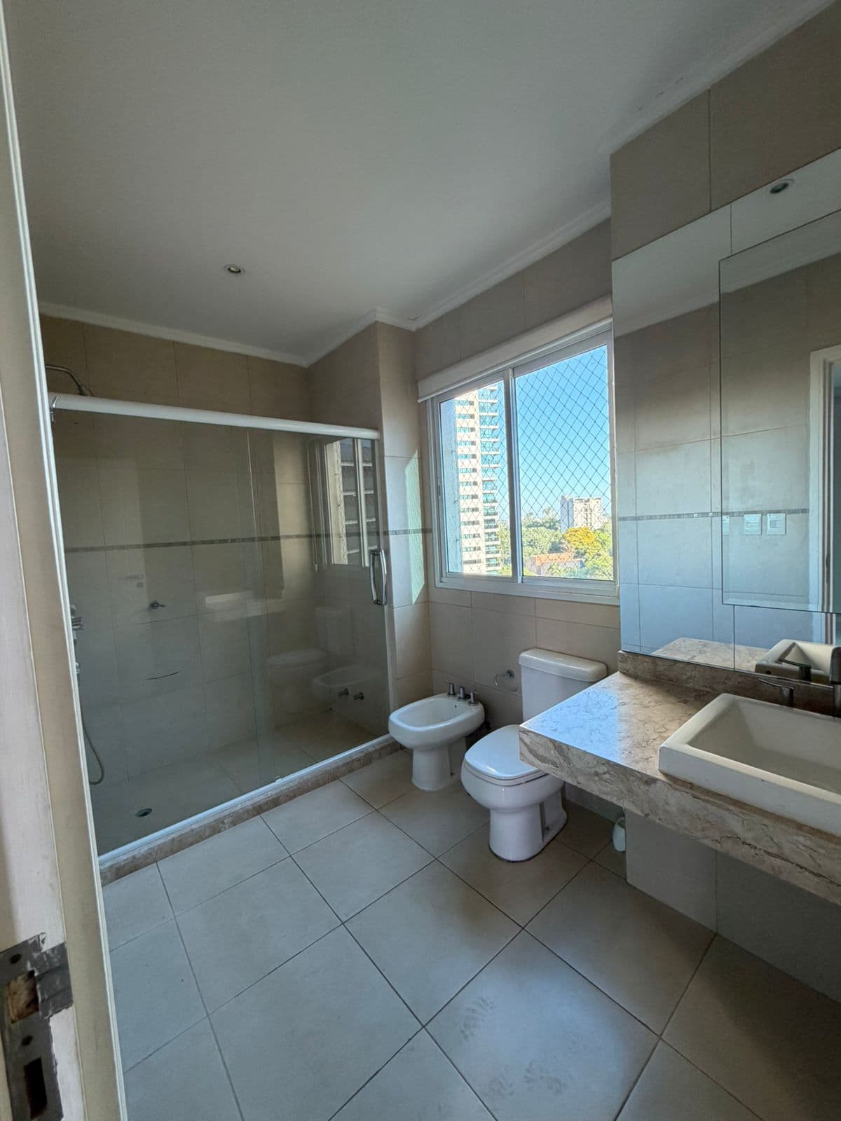 3.100 USD - AMPLIO DPTO. - AV. STA TERESA! – 2