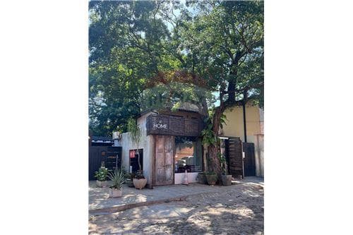 ALQUILO LOCAL COMERCIAL EN LOS LAURELES