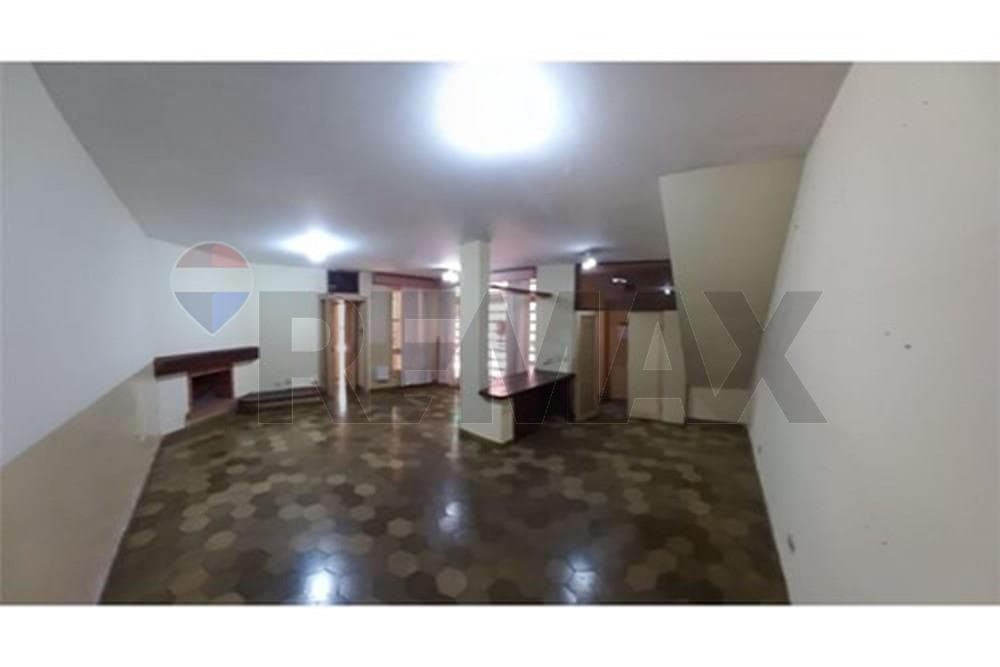 Alquilo imponente residencia en esquina- Asunción – 3