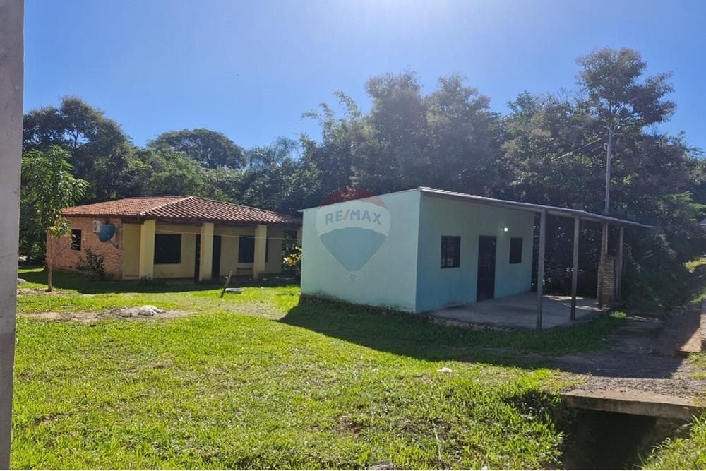 En venta casa con Arroyo y Salones Comerciales