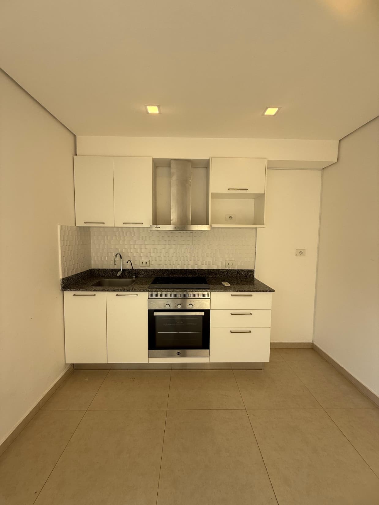 ALQUILO DÚPLEX EN LUQUE – 2 DORMITORIOS EN SUITE EN BARRIO CERRADO – 2