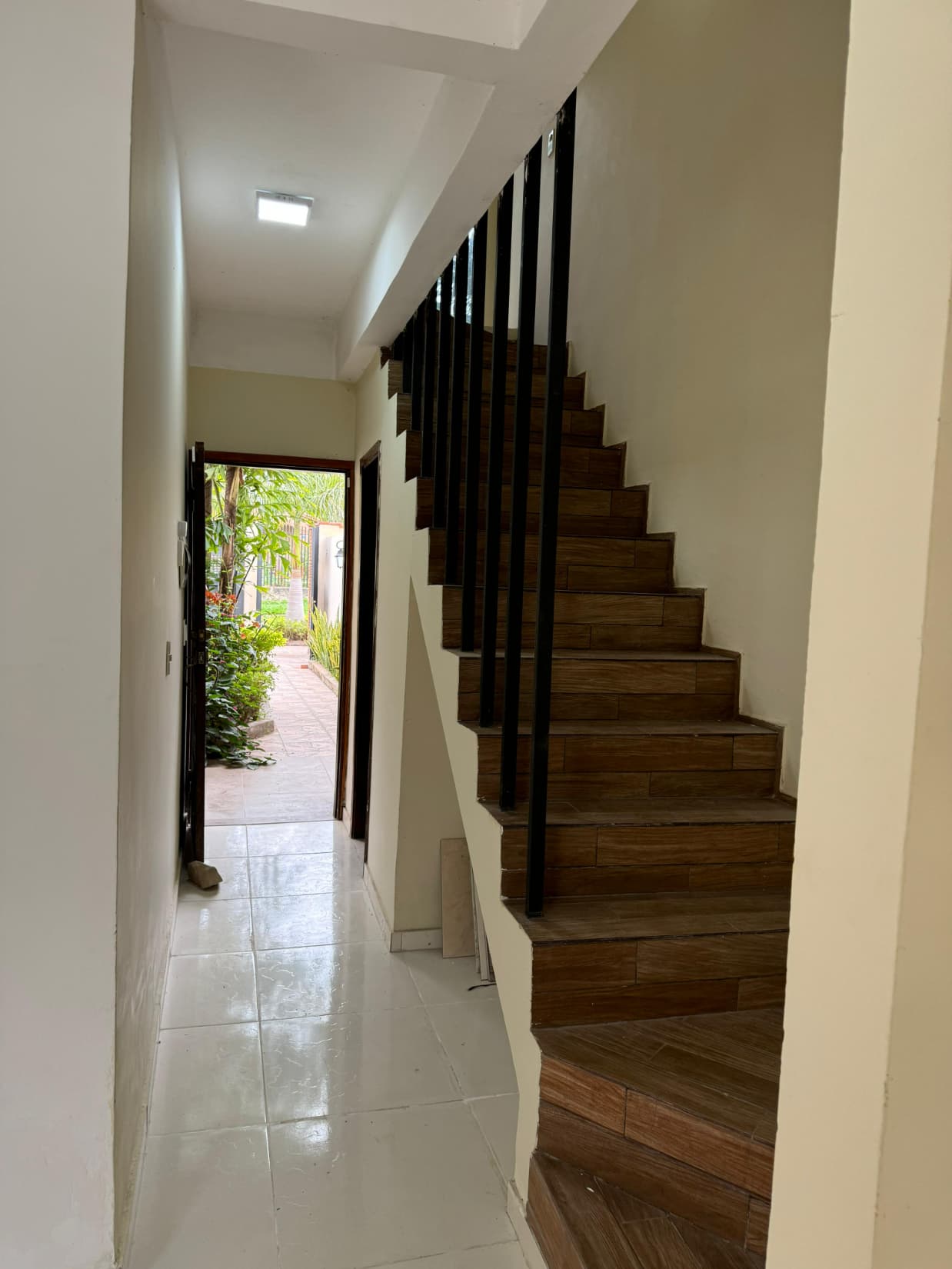 Vendo Hermosa Casa Con Vista Al Aeropuerto Silvio Pettirossi – 3