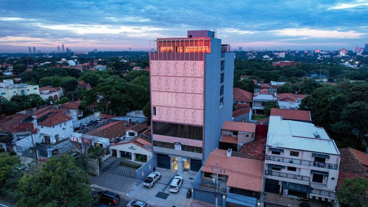 ALQUILO OFICINA CORPORATIVA A ESTRENAR EDIFICIO ALTOS DE BRASILIA - ID 47563