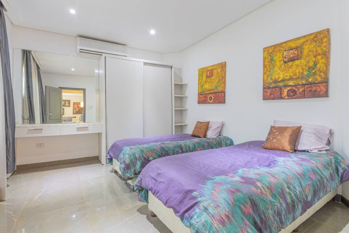 ELEGANTE RESIDENCIA EN BARRIO VILLA MORRA – 3