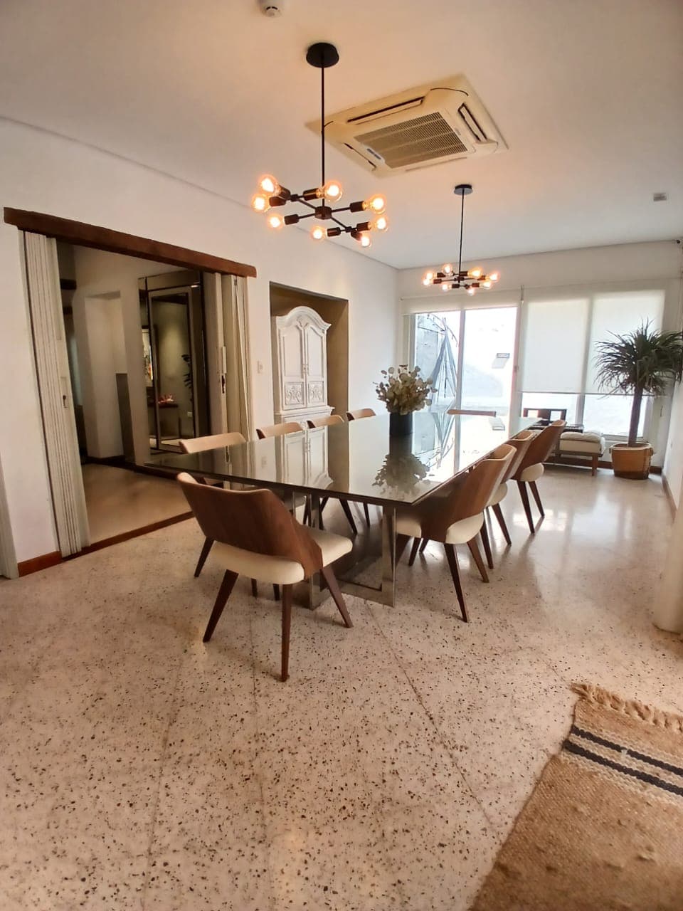 Alquilo Amplia Residencia de Estilo Mediterránea! Barrio Mburicao. – 3
