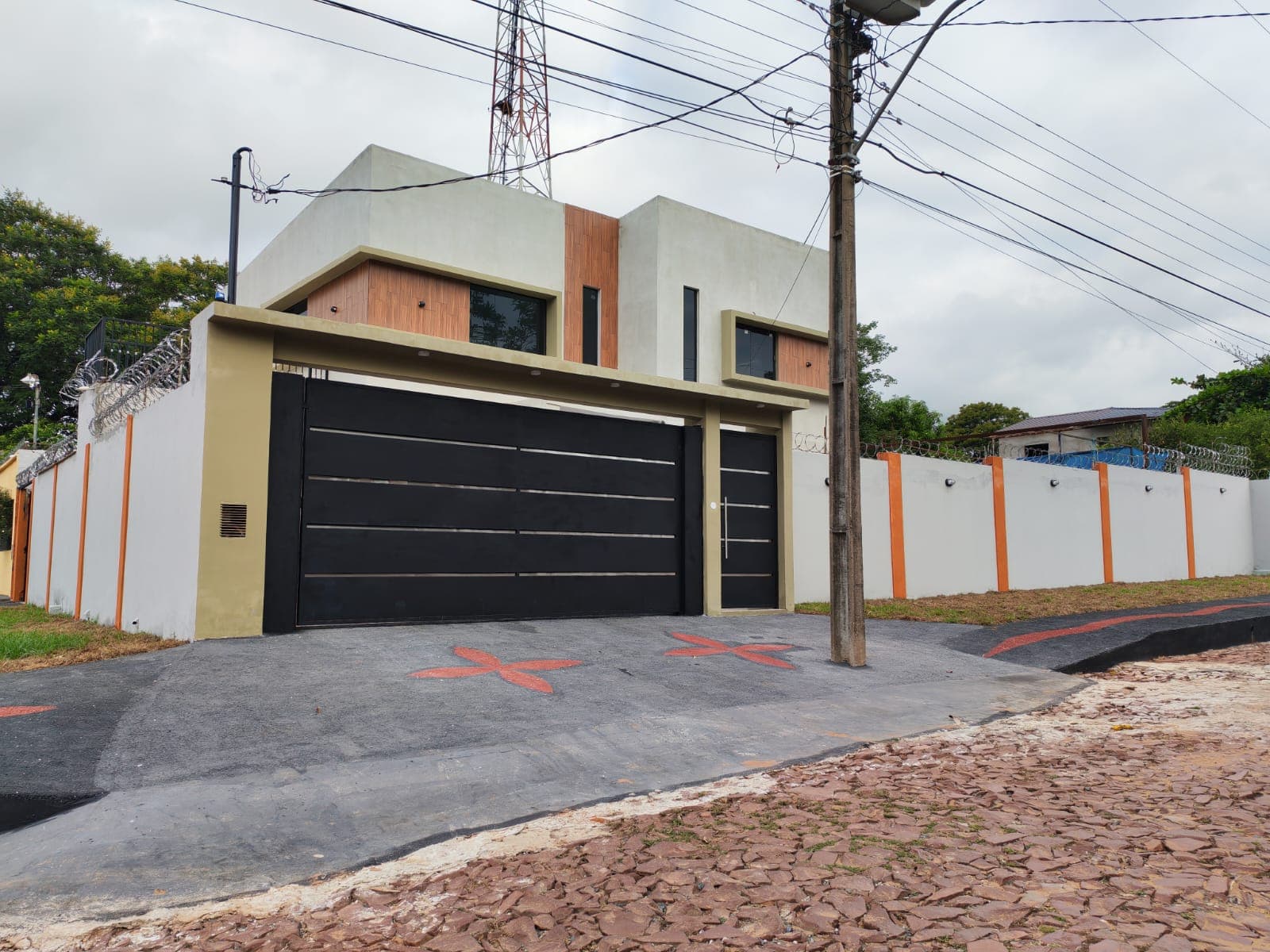 Alquilo Casa De 3 Habitaciones En ñemby