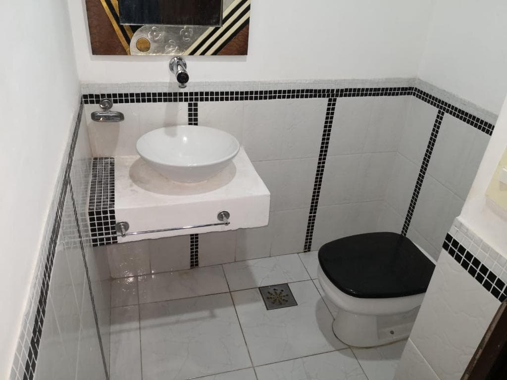 Exclusiva Oportunidad: Casa de Ensueño en Lambaré – Ubicación Privilegiada Zona Canal Trece – 3